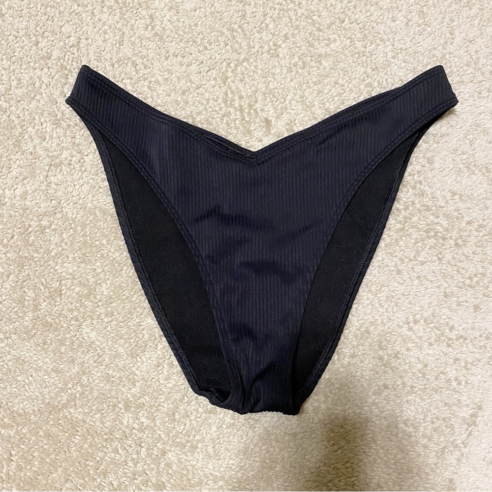 Hollister Black Ribbed Medium Coverage Bikini Bottom Size Medium